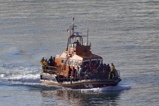 Entre janvier et mi-août 2023, "16'659 migrants ont réussi la traversée" vers l'Angleterre par la mer "contre 20'119 sur la même période en 2022, soit une baisse de 18%", a indiqué mercredi à l'AFP la préfecture des Hauts-de-France (nord).